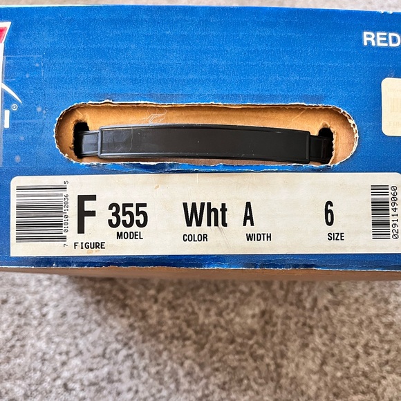 NEW IN BOX Riedell Model 355 Womens
Figure Skate Boots - Size 6 - Picture 6 of 8